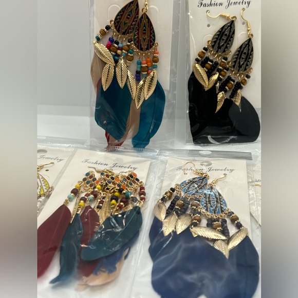 ⭐️ Beautiful Boho Earrings w/ Feather Accents ⭐️ - Picture 6 of 8